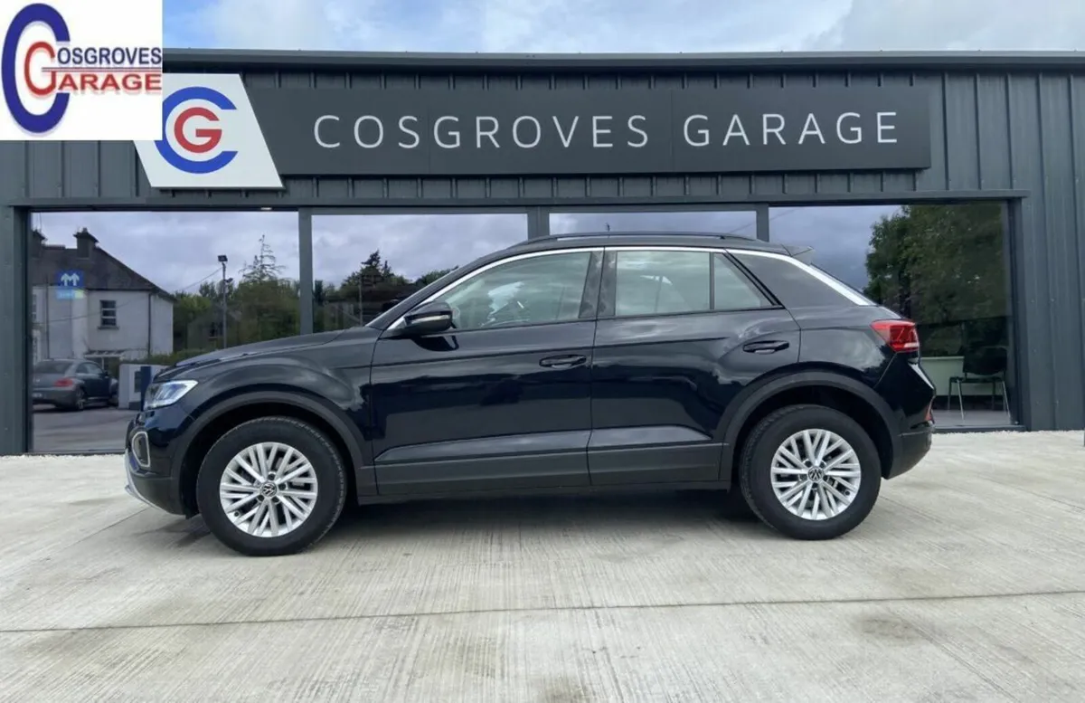 Volkswagen T-Roc 2023 - Image 1