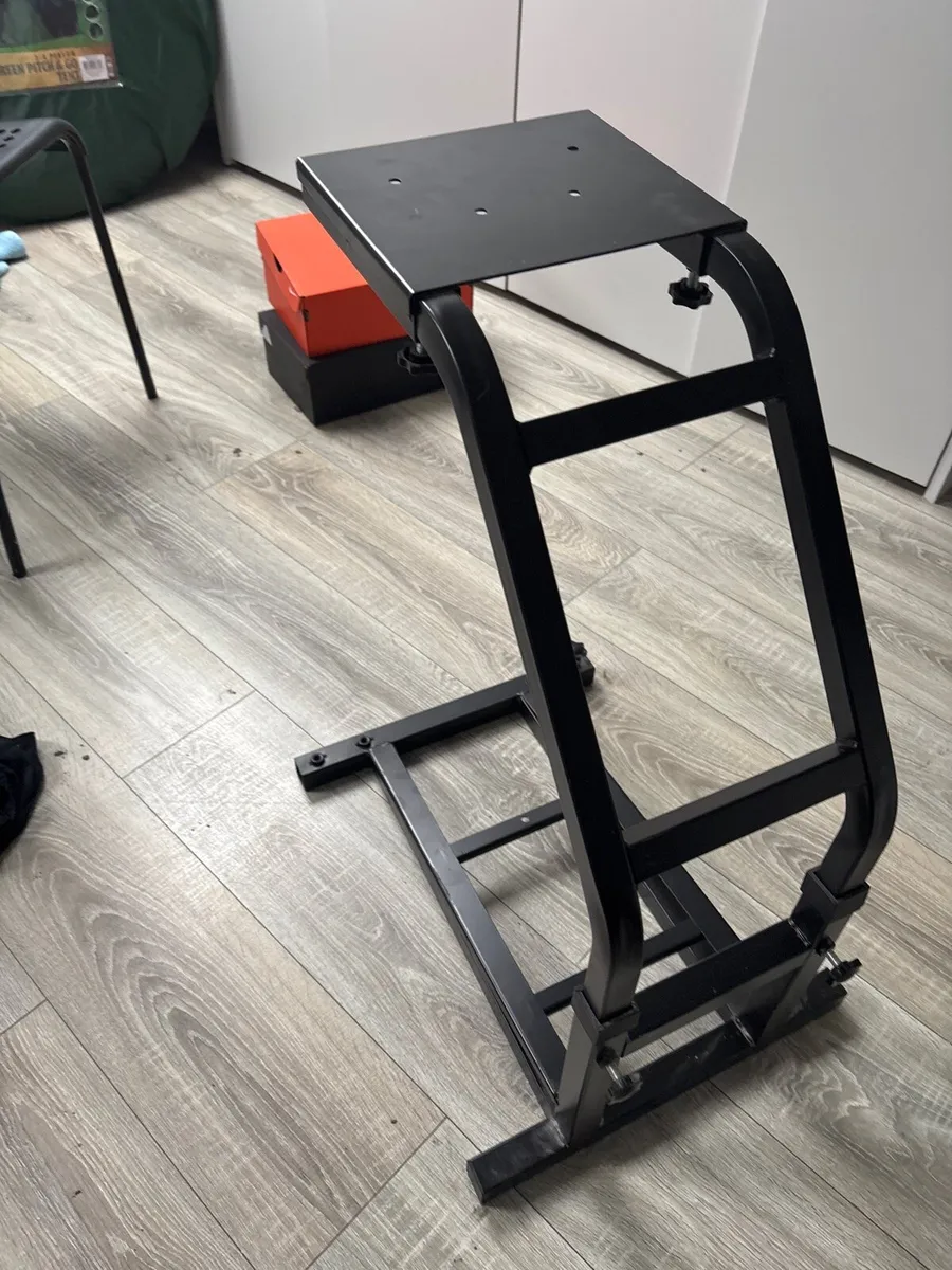 Racing wheel stand - Image 1