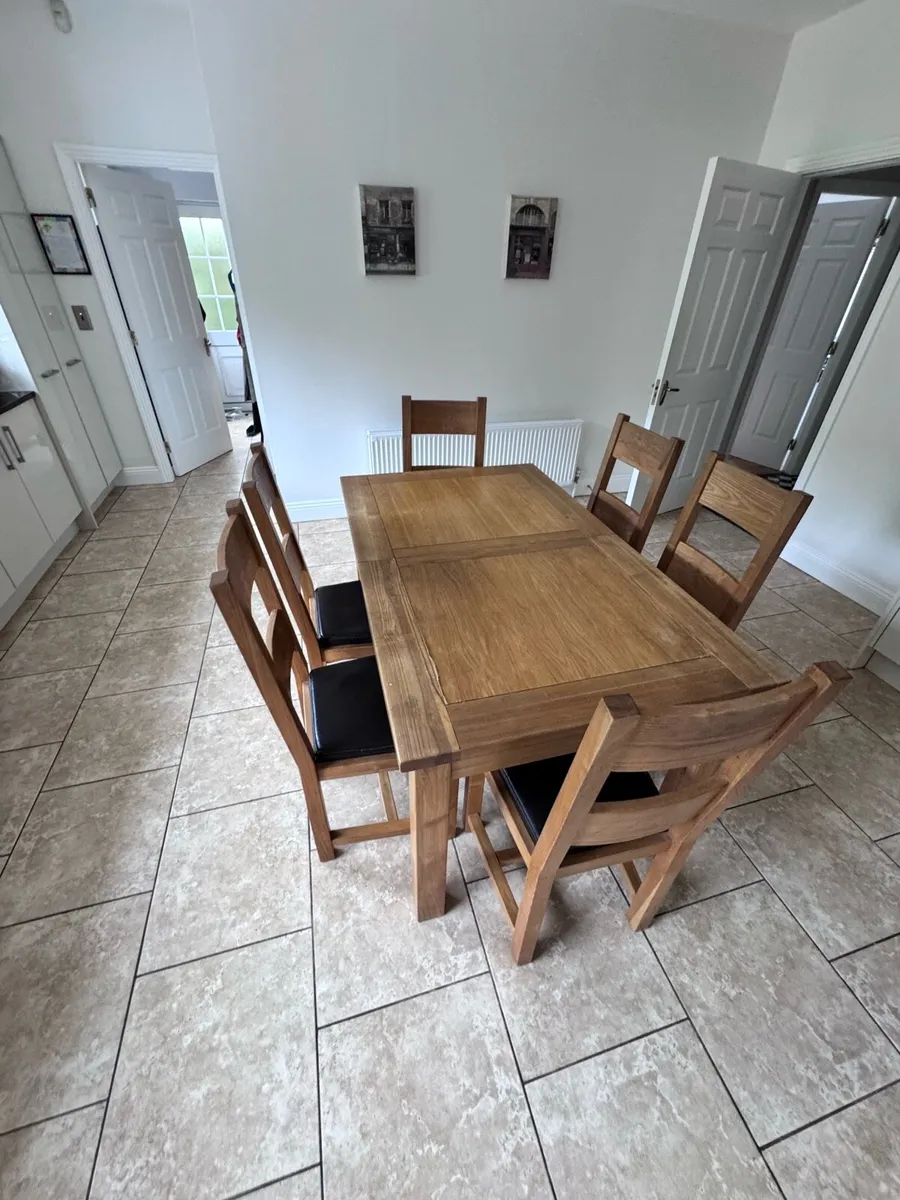 Kitchen table - Image 1