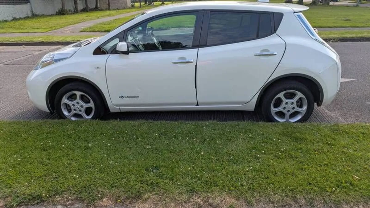 2015 Nissan Leaf - Image 3