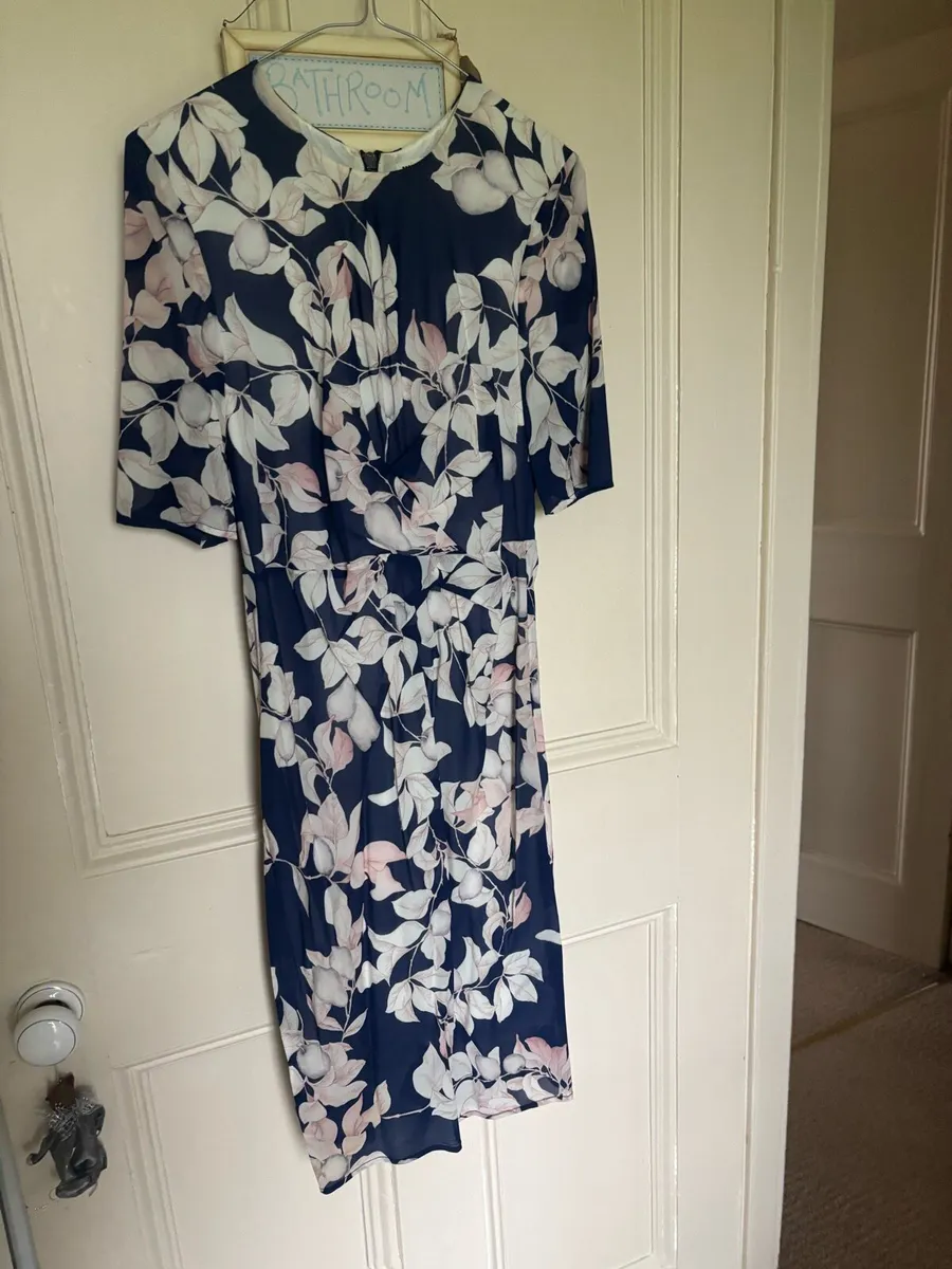 Ladies dresses - Image 1