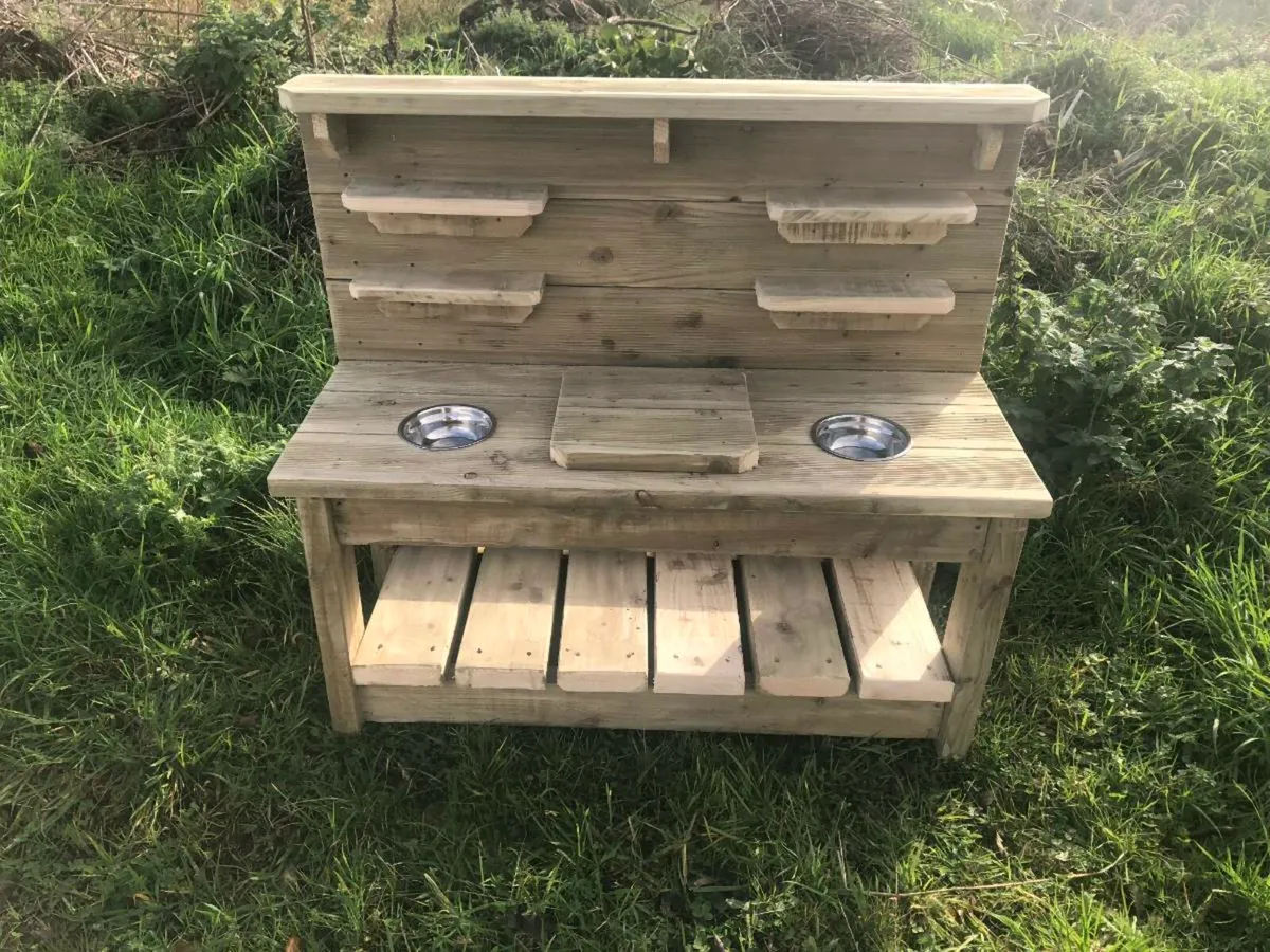Handmade mud kitchen - Image 4