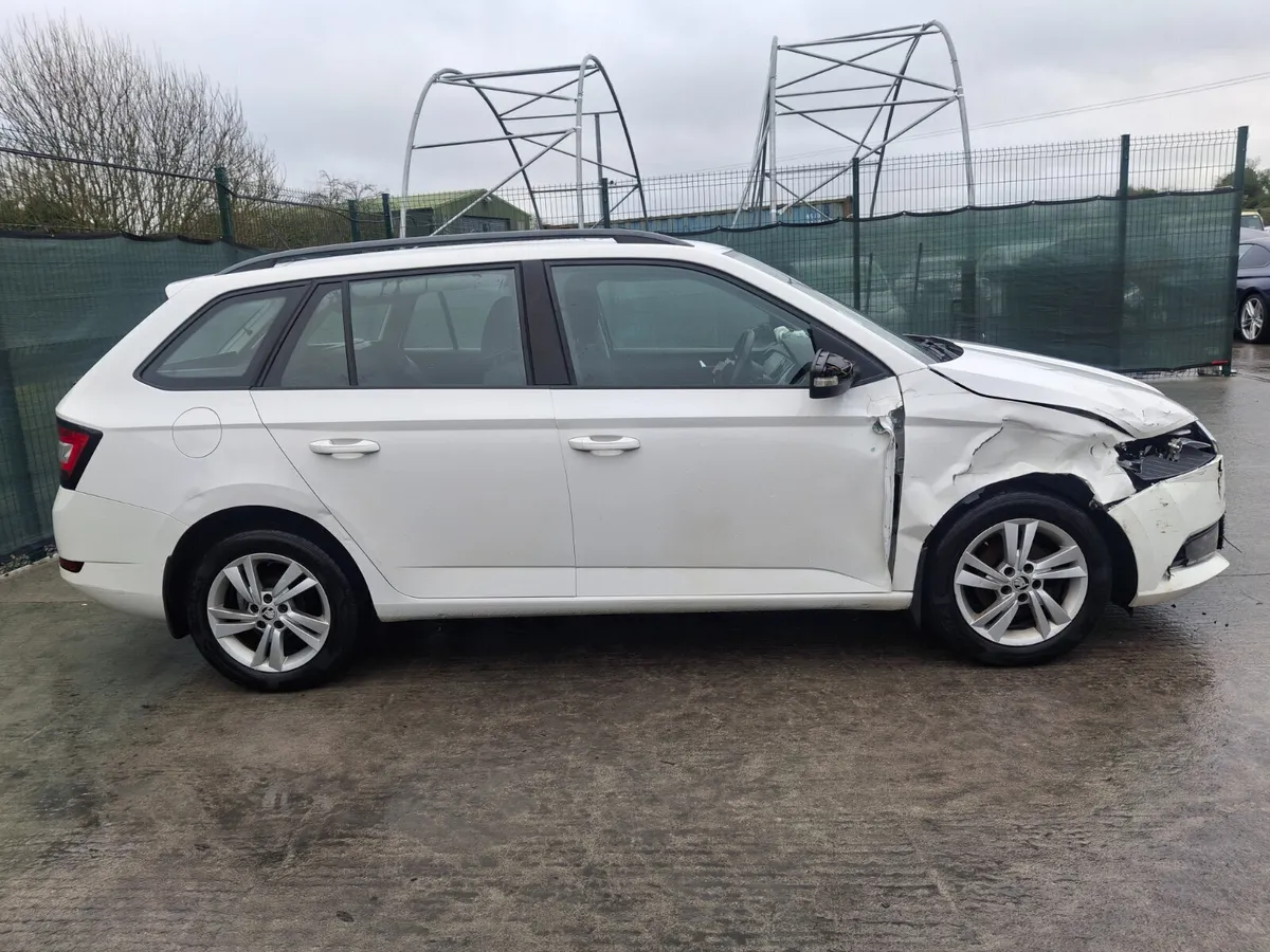 201 Skoda Fabia  Combi Ambition 1.0L Petrol - Image 3