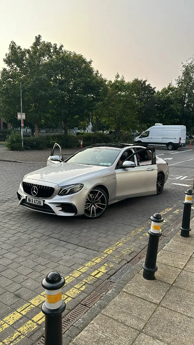 Mercedes-Benz E-Class e220d AMG line Premium + - Image 1
