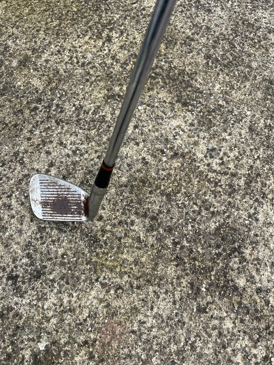 Golf 8 iron - Image 1