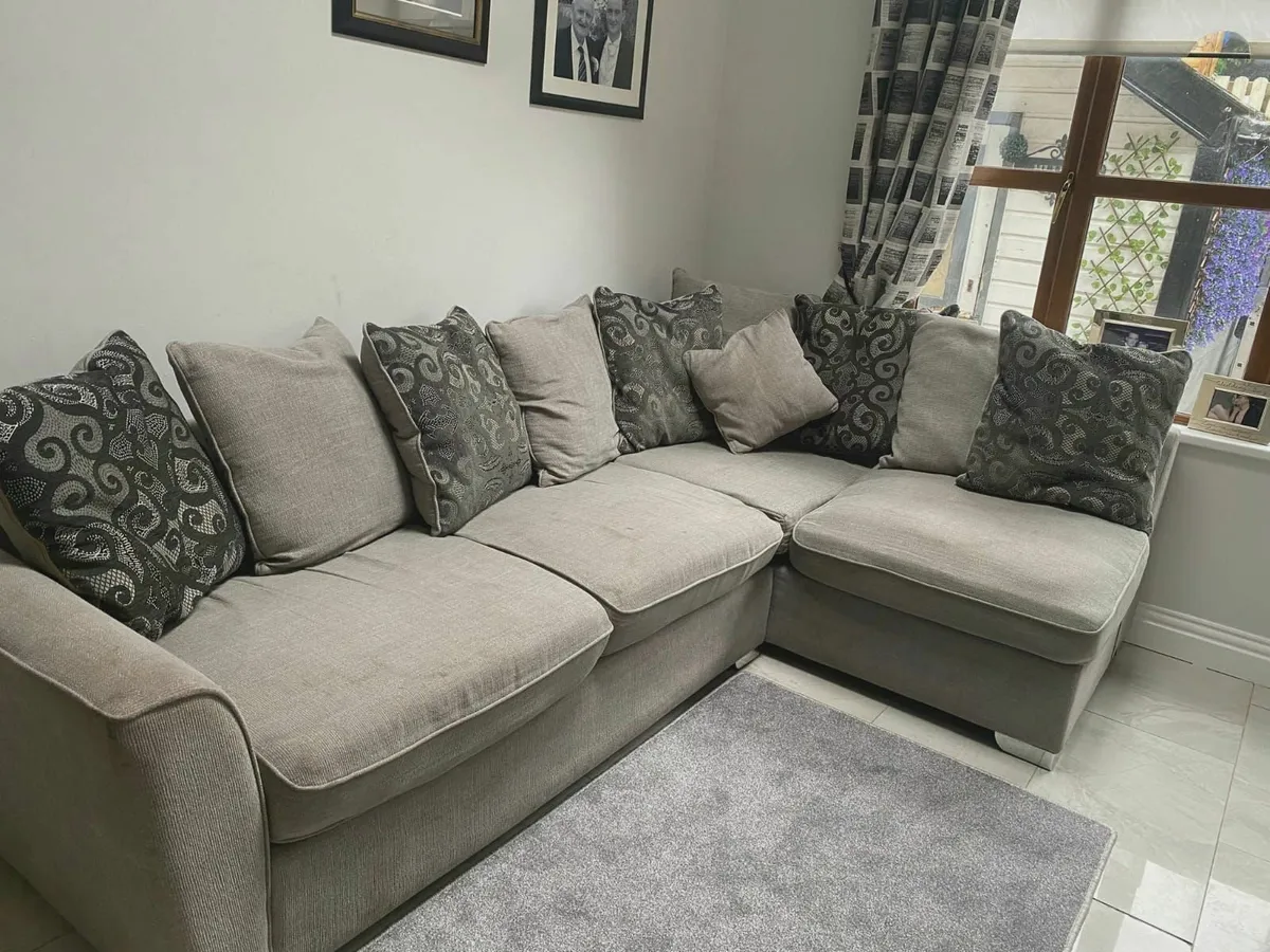 Corner sofa - Image 1