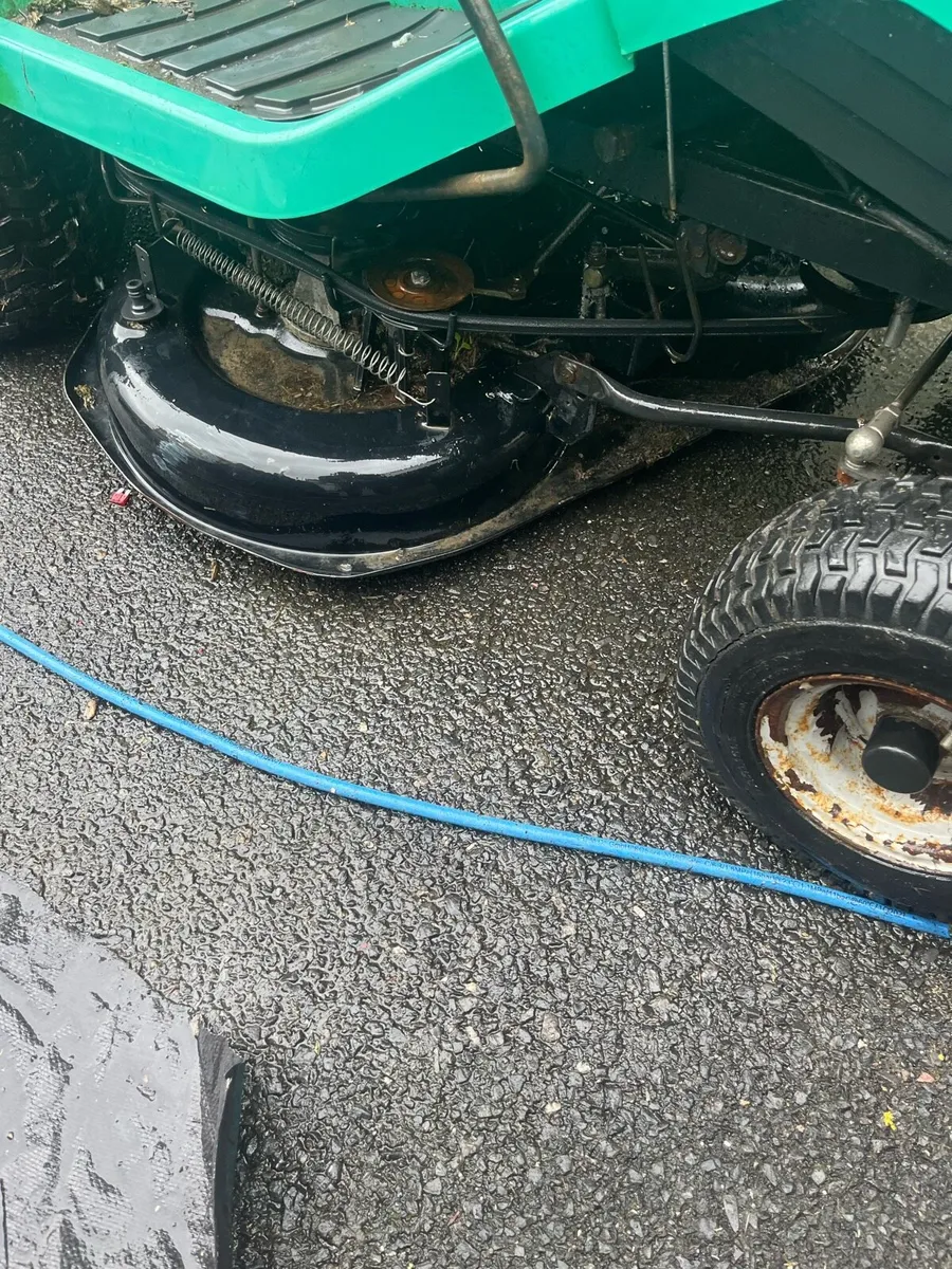 Ride on lawnmower - Image 3