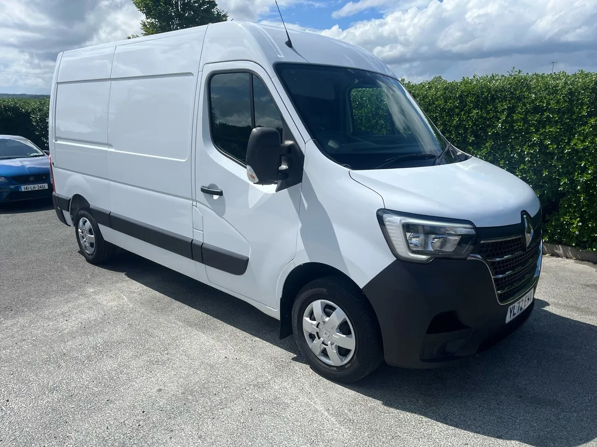 (231) Renault Master MM35 Business Plus 2023 - Image 1