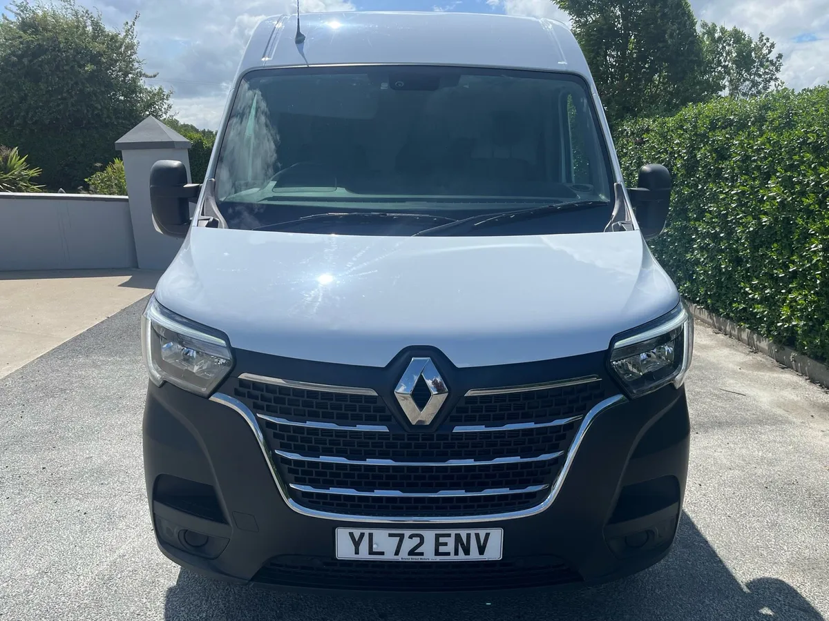 (231) Renault Master MM35 Business Plus 2023 - Image 2