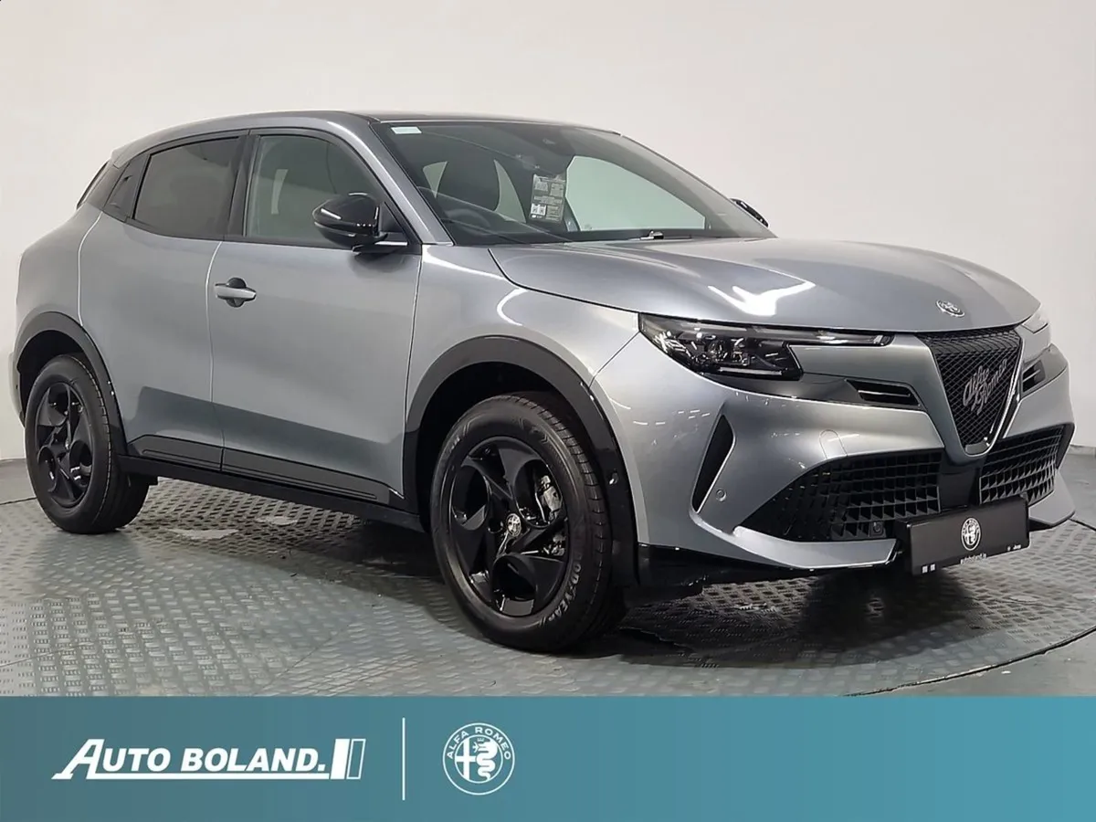 Alfa Romeo Junior Ibrida 1.2 Hybrid Tech Premium - Image 1