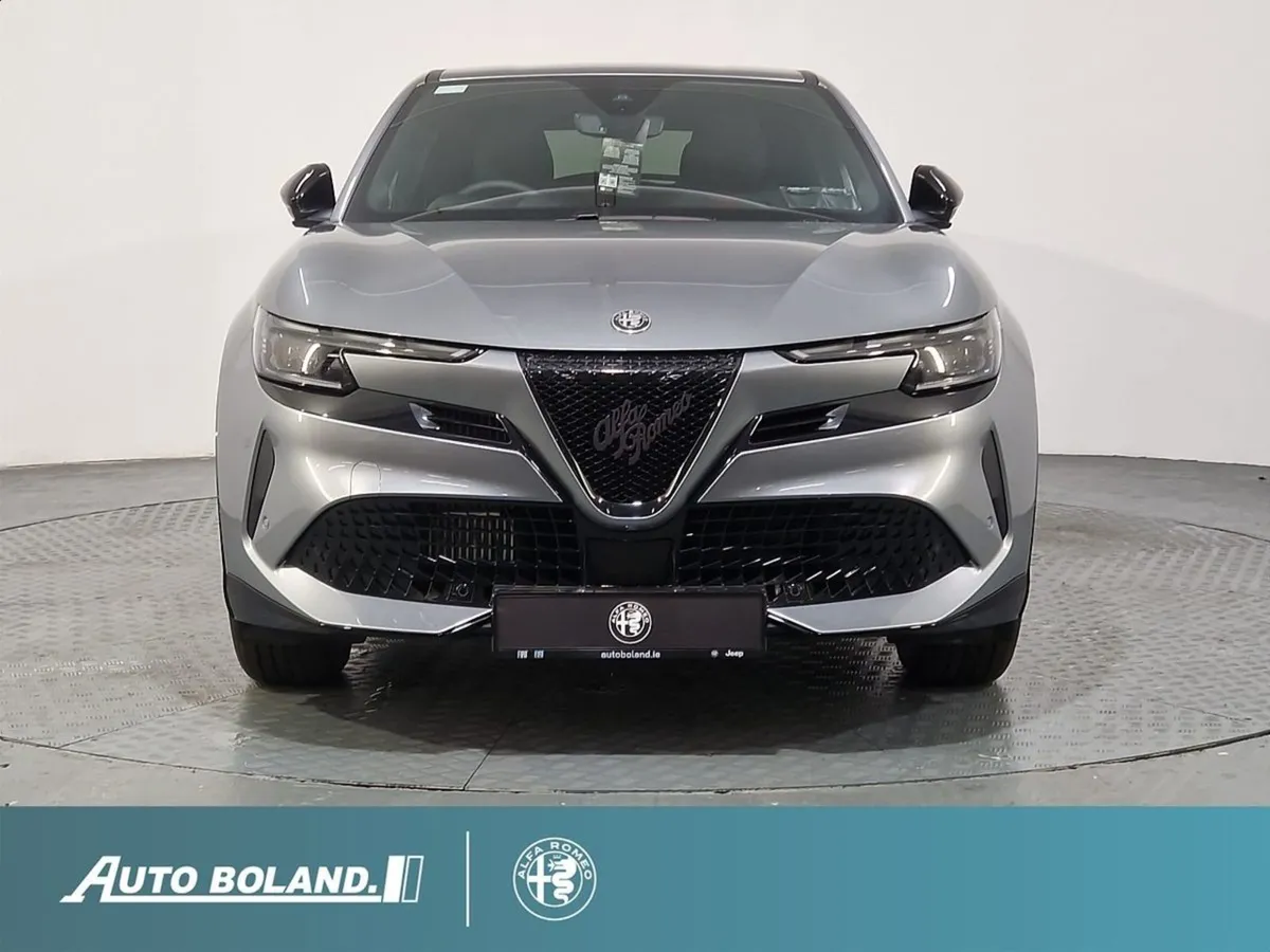 Alfa Romeo Junior Ibrida 1.2 Hybrid Tech Premium - Image 4