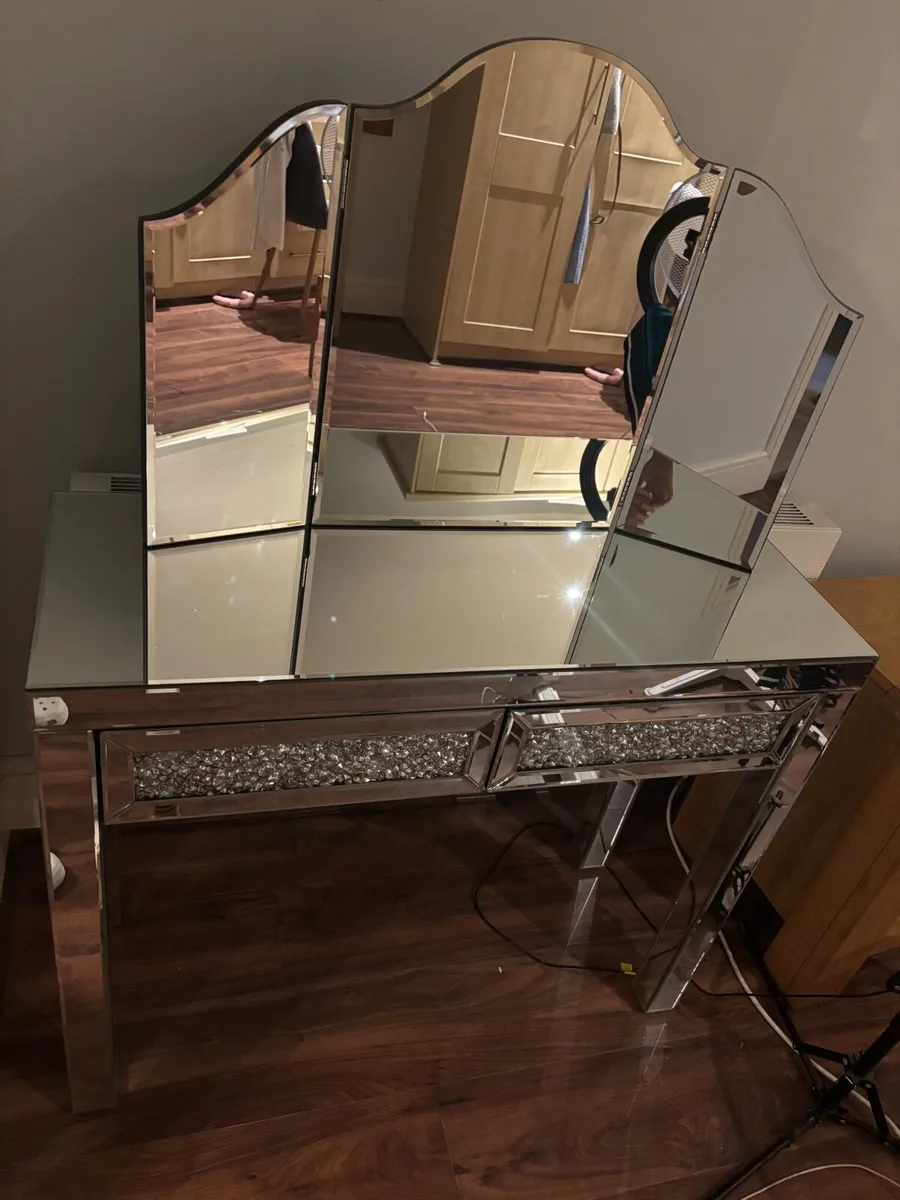 Make up table