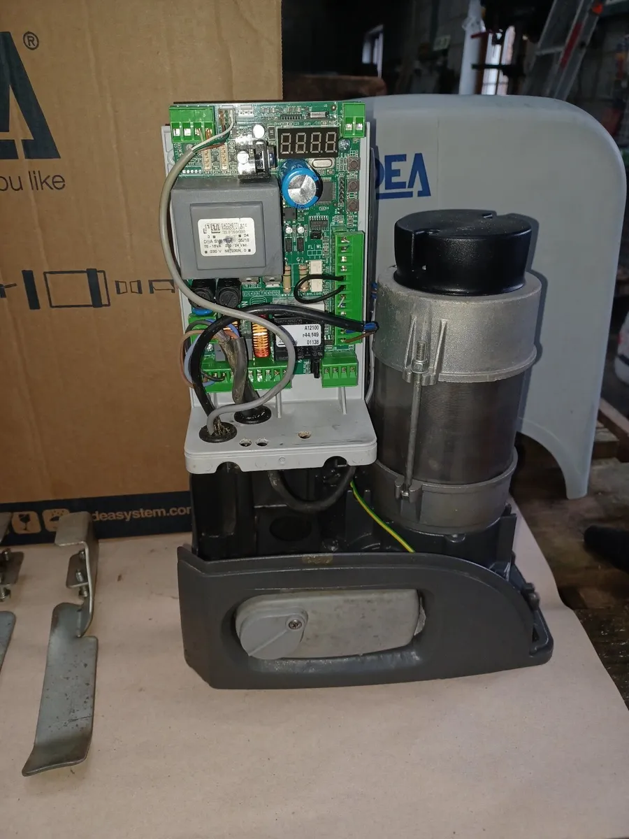 DEA Sliding Gate System 220v - Image 2