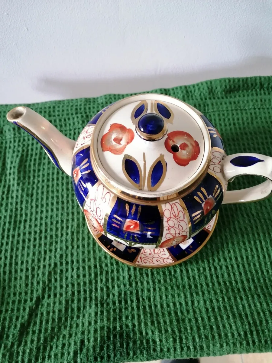 Imari Teapot and Stand - Image 1