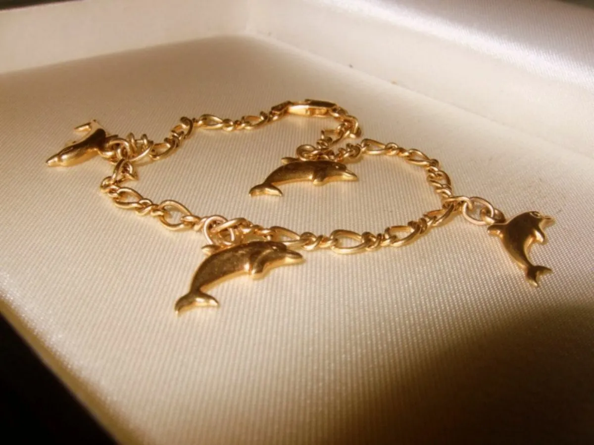 Vintage Hallmarked 9ct Gold Charm Bracelet - Image 2