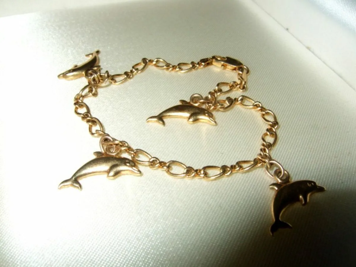 Vintage Hallmarked 9ct Gold Charm Bracelet - Image 1