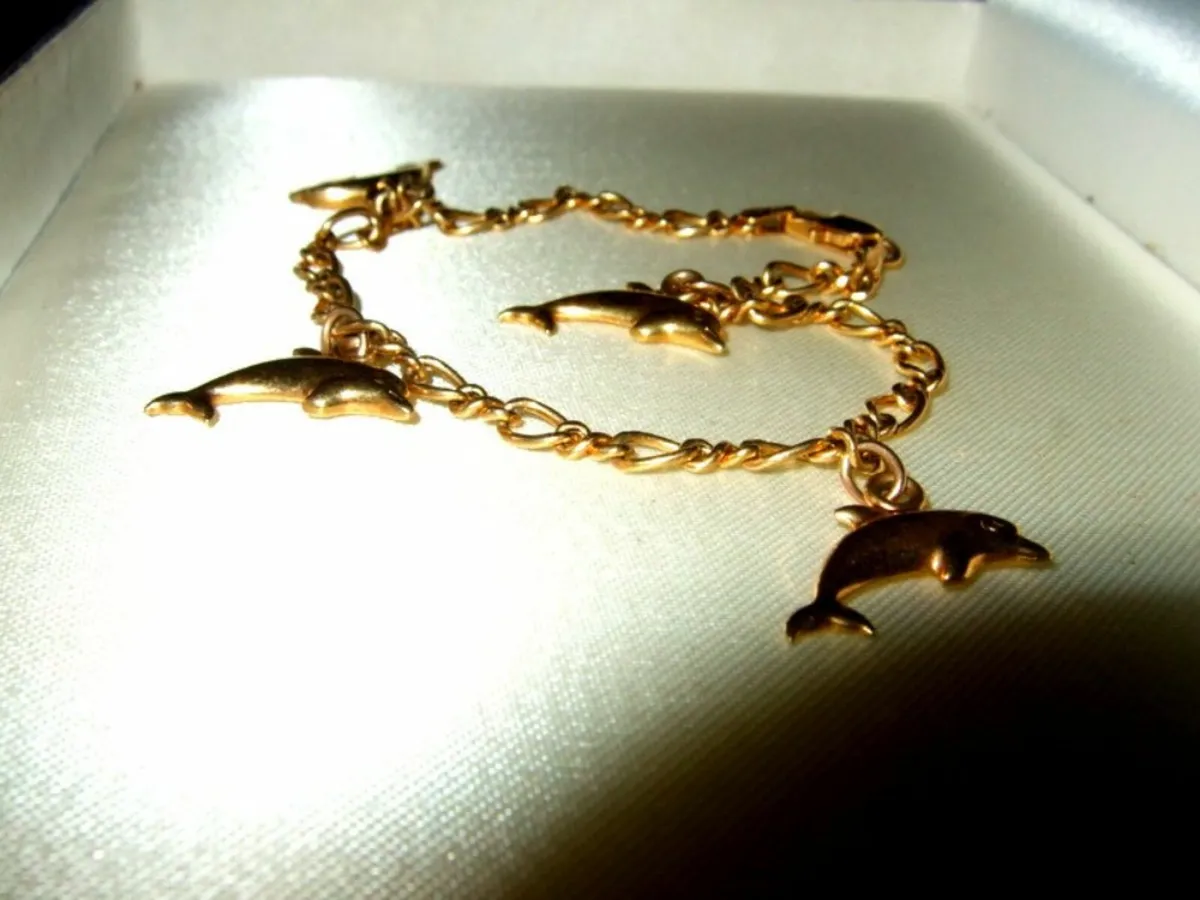Vintage Hallmarked 9ct Gold Charm Bracelet - Image 4