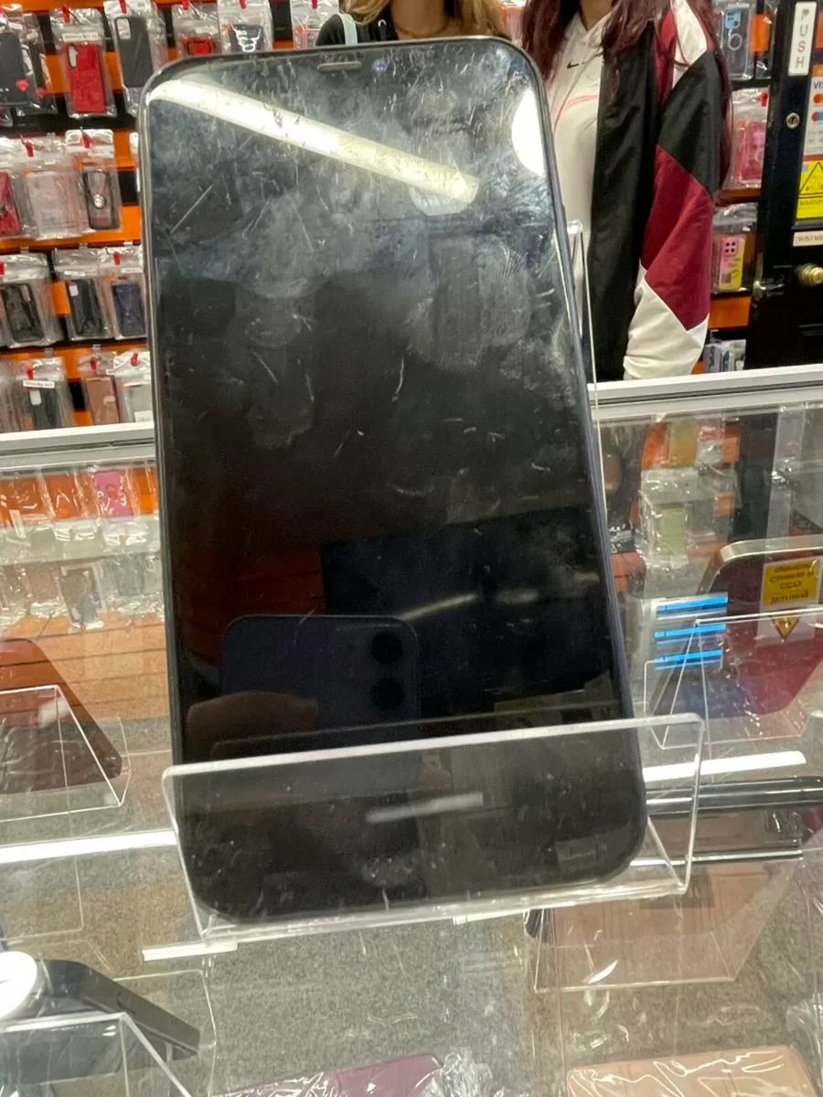 IPHONE 11 64GB 1 YEAR WARRANTY UNLOCKED - Image 2