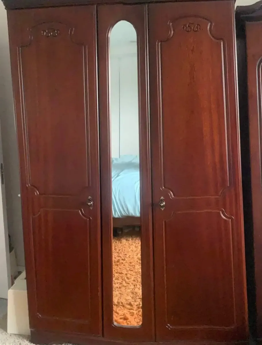 Chestnut Wardrobe