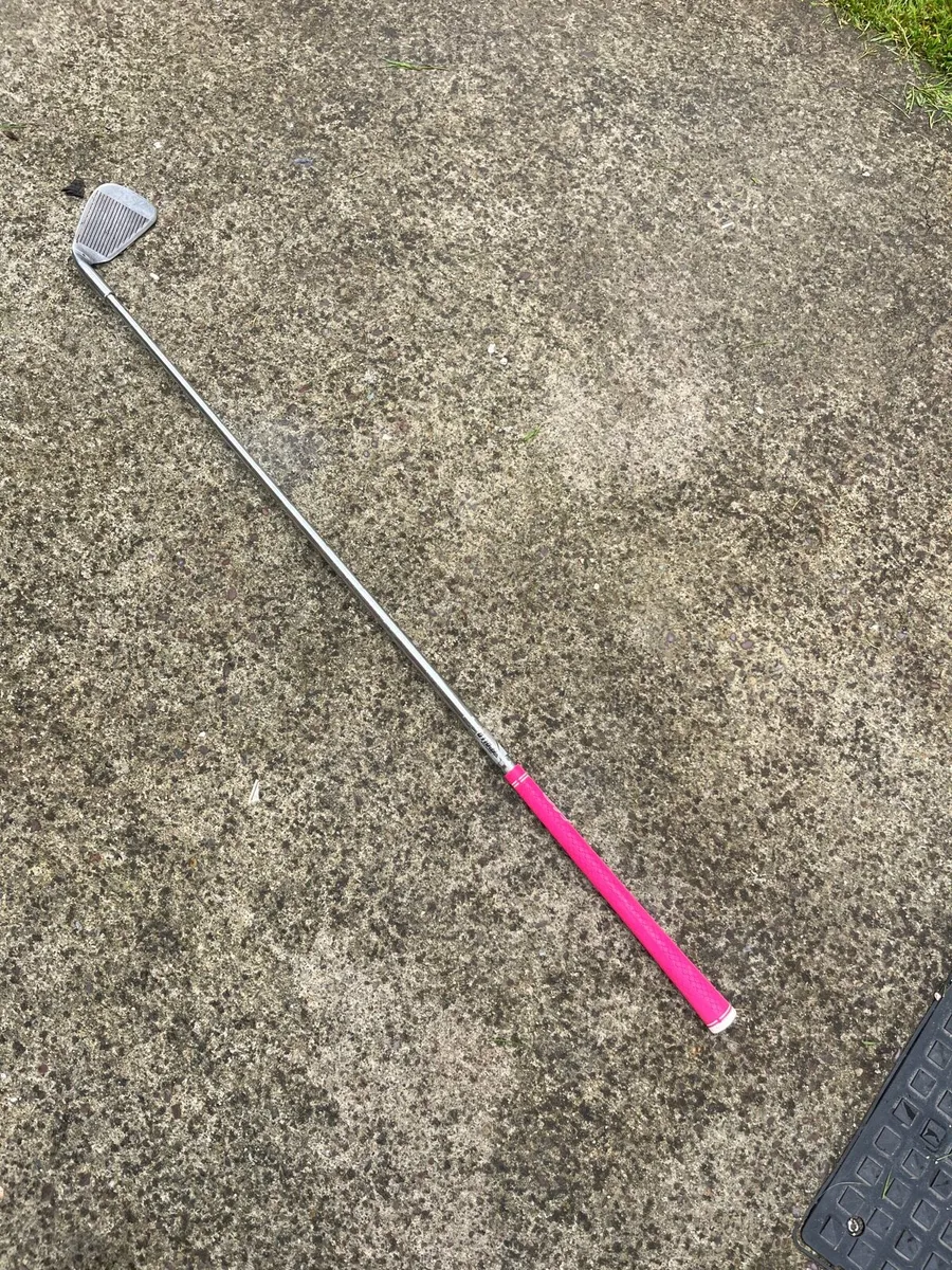 Women’s 8 iron - Image 1