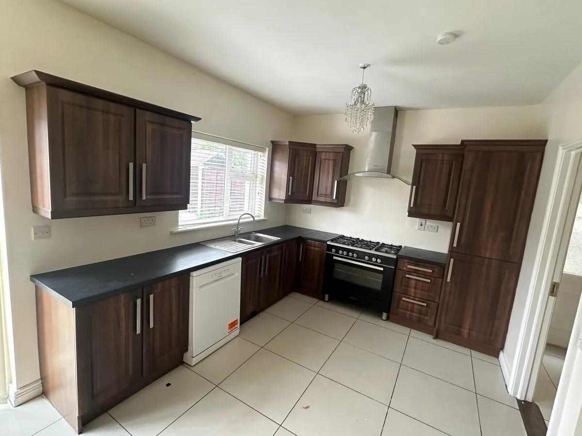 Kitchen units (with or without appliances) - Image 3