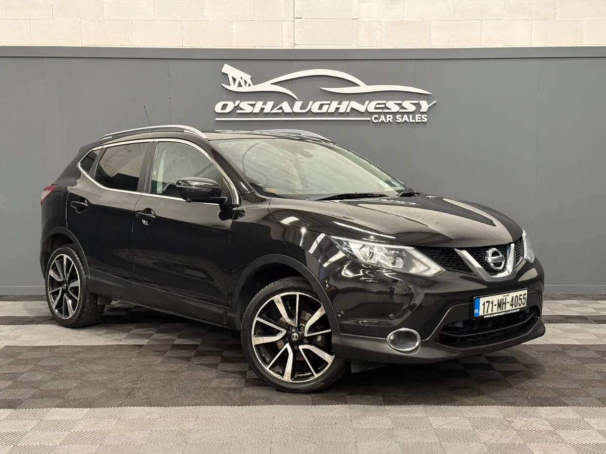 Nissan Qashqai 2017 PAN ROOF LOW MILEAGE €14950 - Image 1