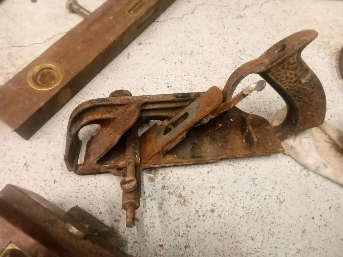 Selection of old wood planes and level - Image 1