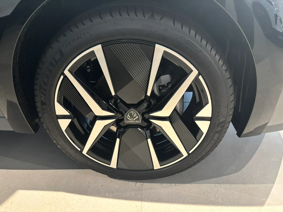 New Peugeot 208 eGT 54kwh - Image 2