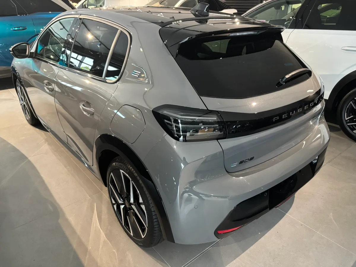 New Peugeot 208 eGT 54kwh - Image 4