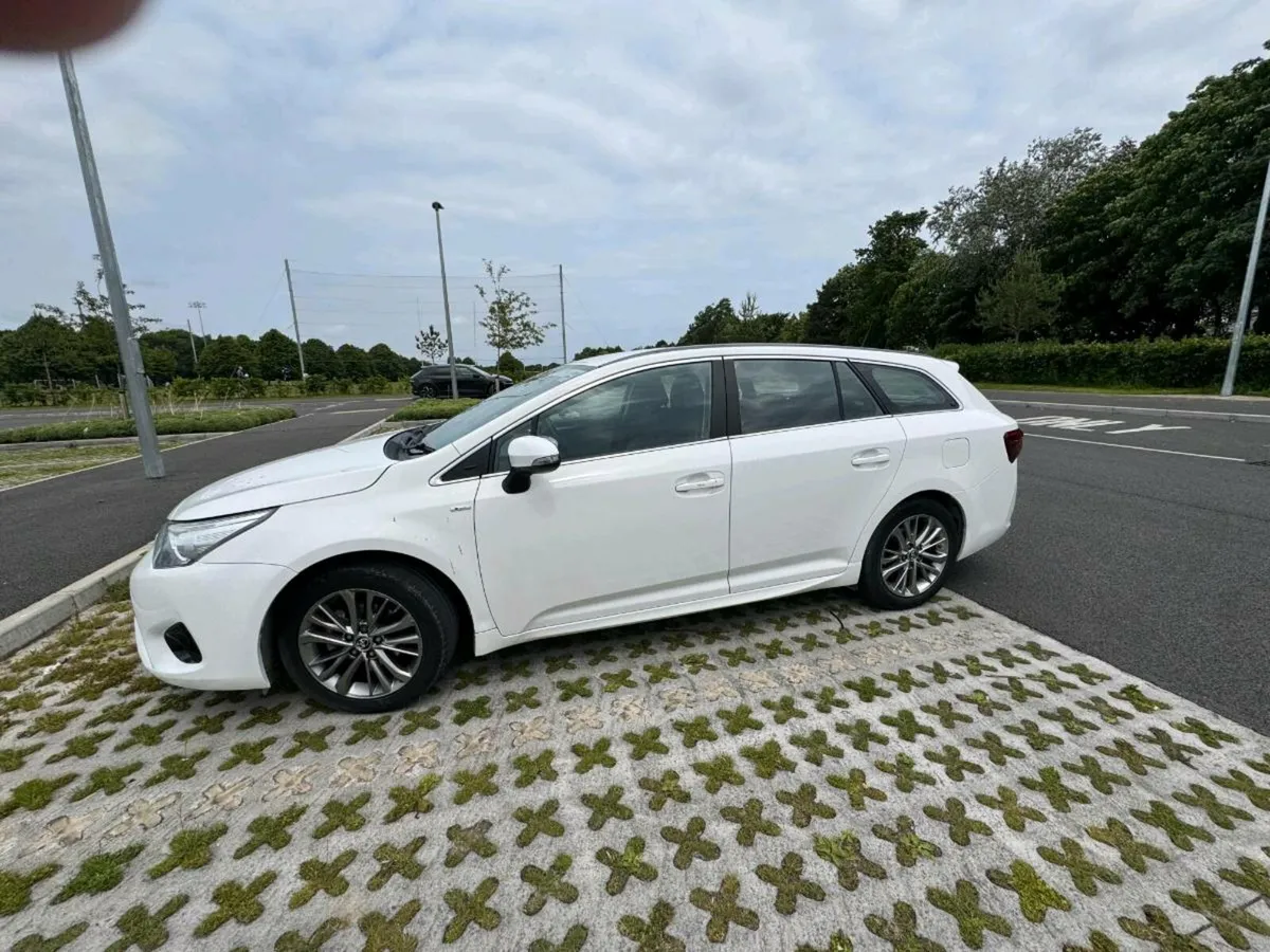 2016 Toyota Avensis 1.6D Estate  Low mileage - Image 4