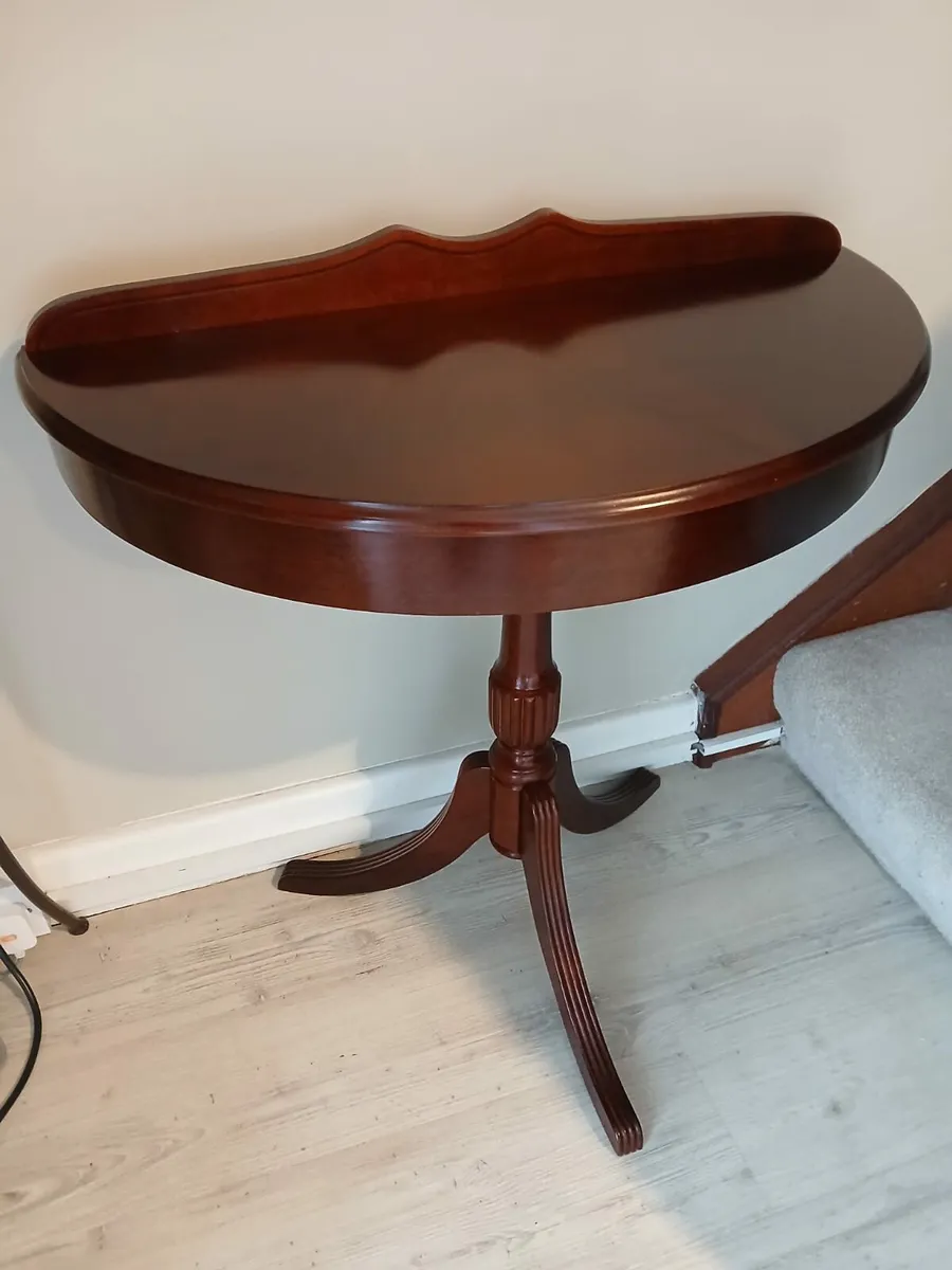 Half moon table - Image 1