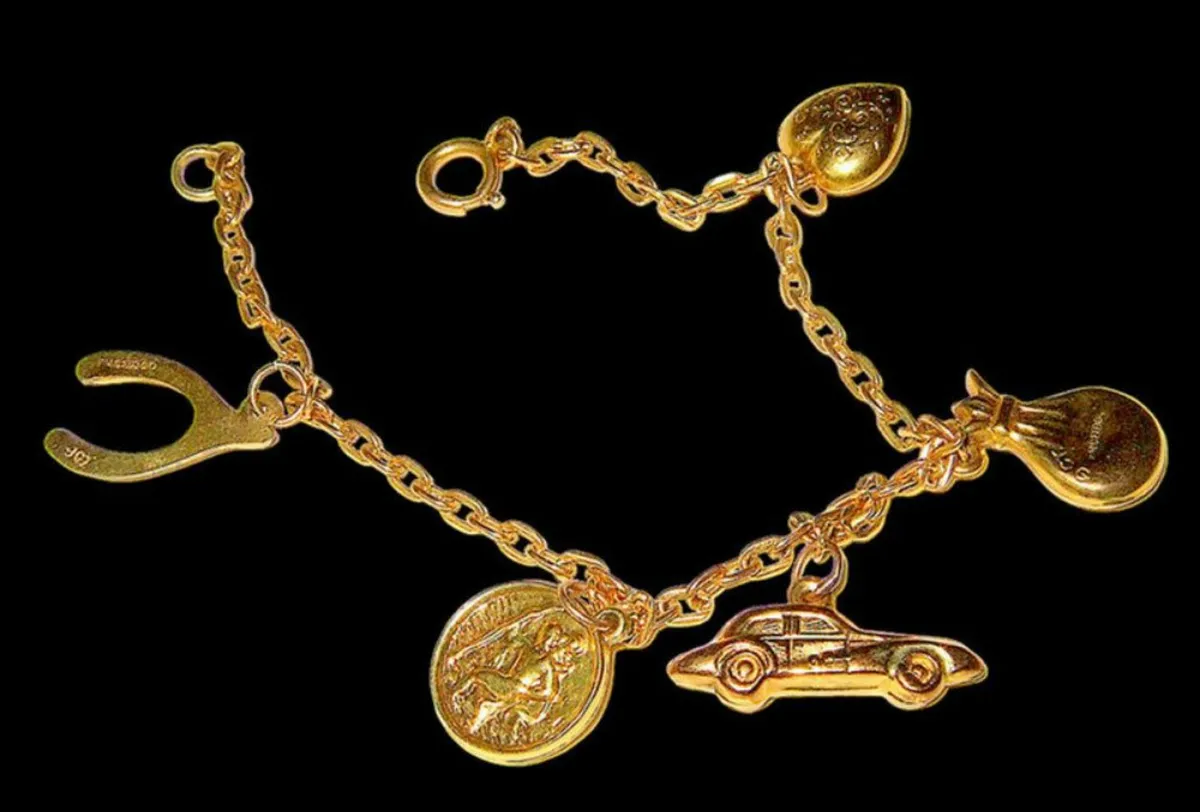 Vintage Hallmarked 9ct Gold Charm Bracelet - Image 2