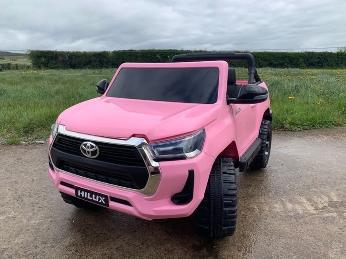 Cosmetic Damage -Toyota Hilux 12V Electric Ride On Jeep Pink - Image 1