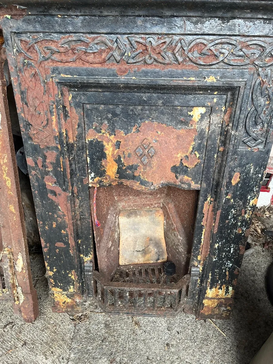 3 cast iron fireplaces - Image 1