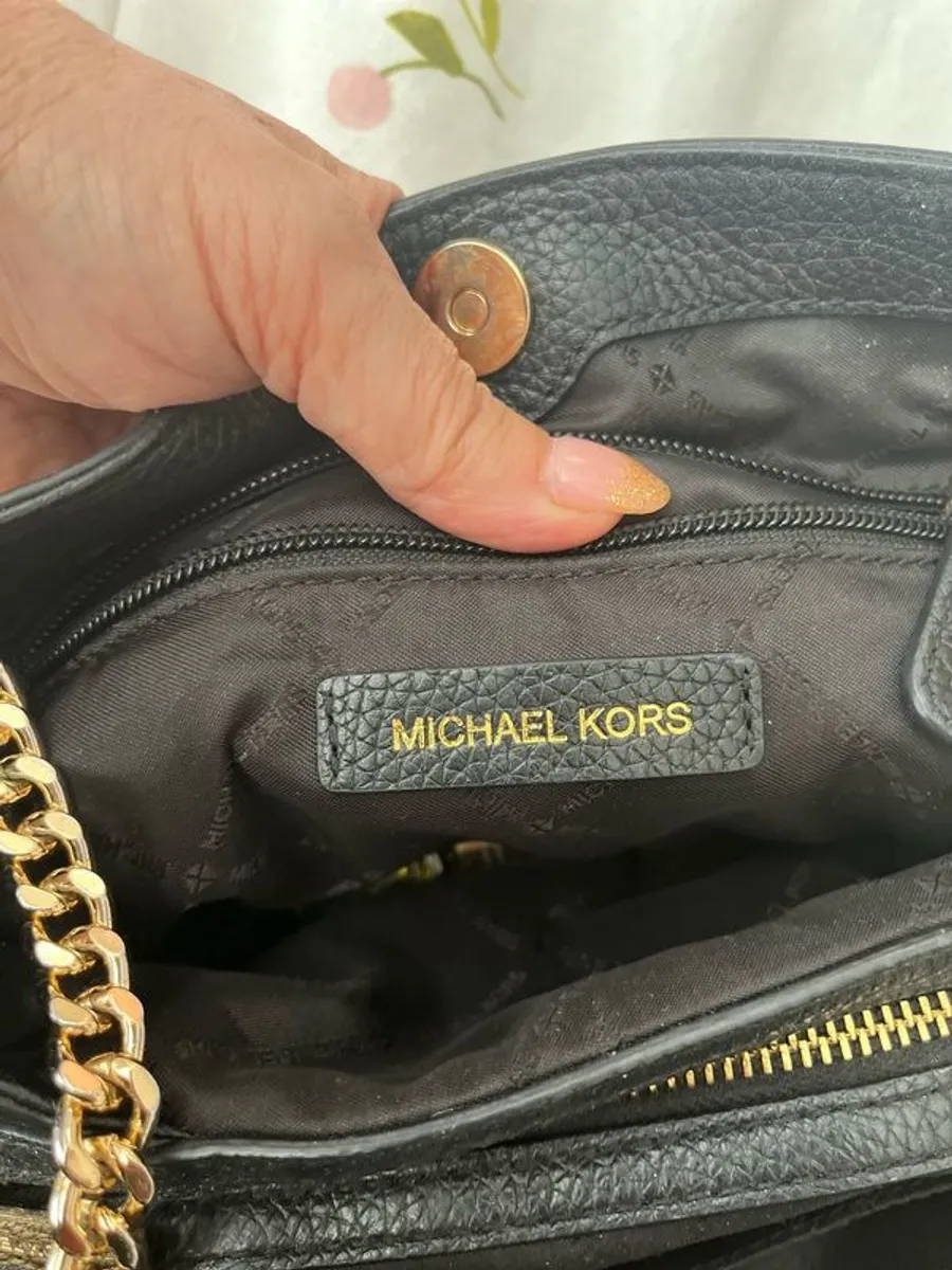 Genuine leather michael kors bag with gold hardware - Image 4