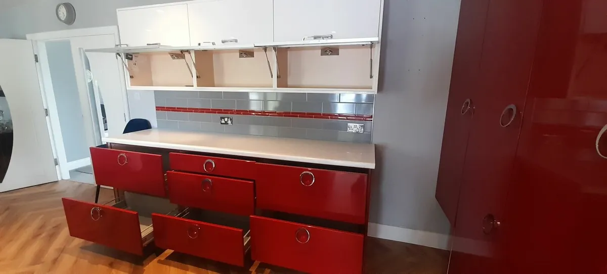 LAST DAY TO VIEW UPDATED KITCHEN FOR SALE - Image 3