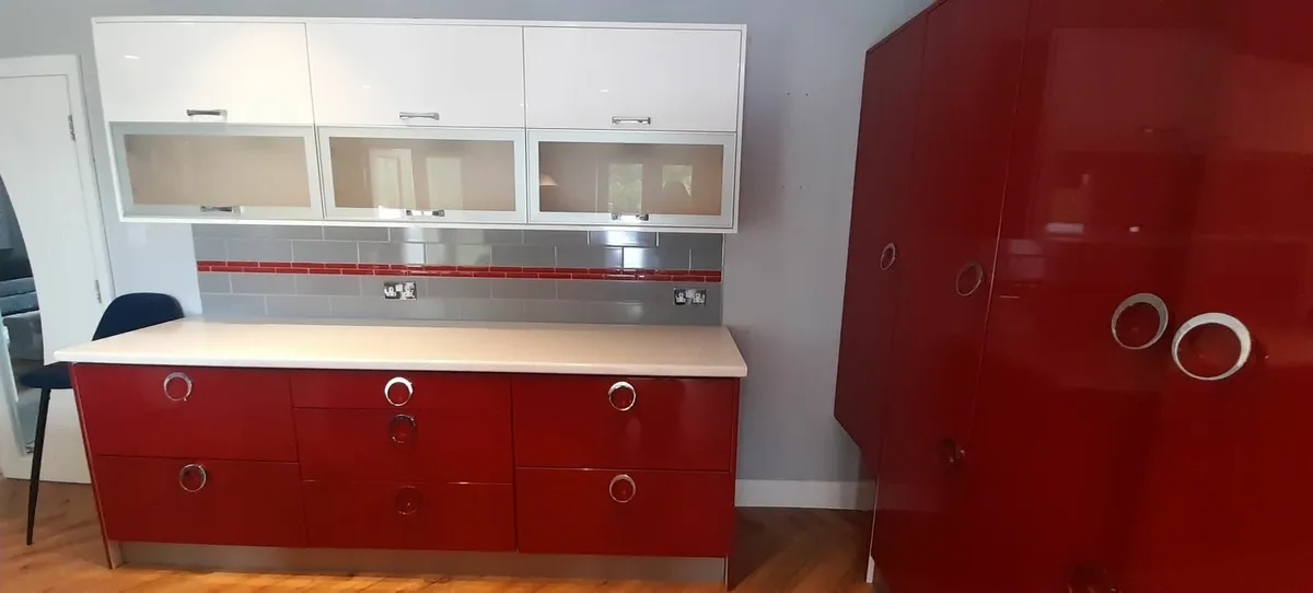 LAST DAY TO VIEW UPDATED KITCHEN FOR SALE - Image 4