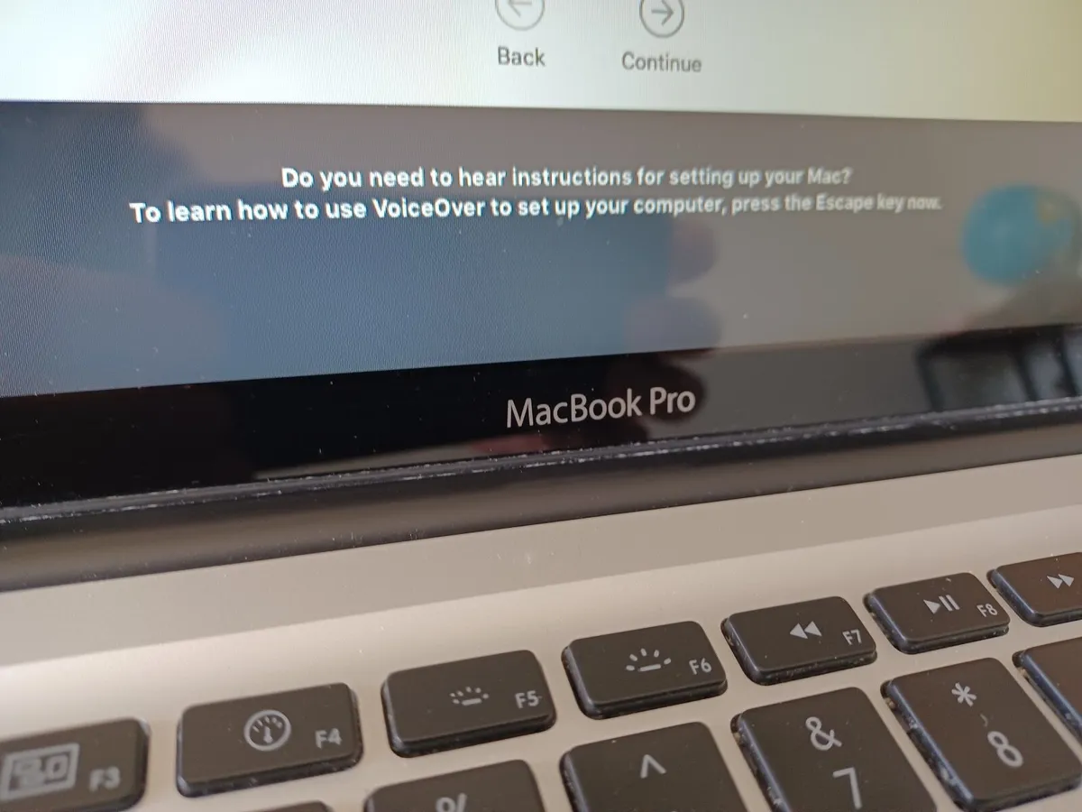 Apple Laptop - Image 4