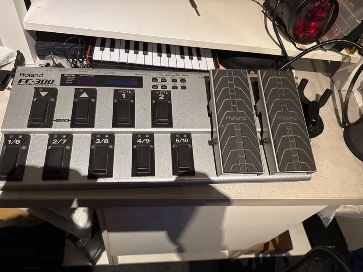 Roland FC 300 midi pedal