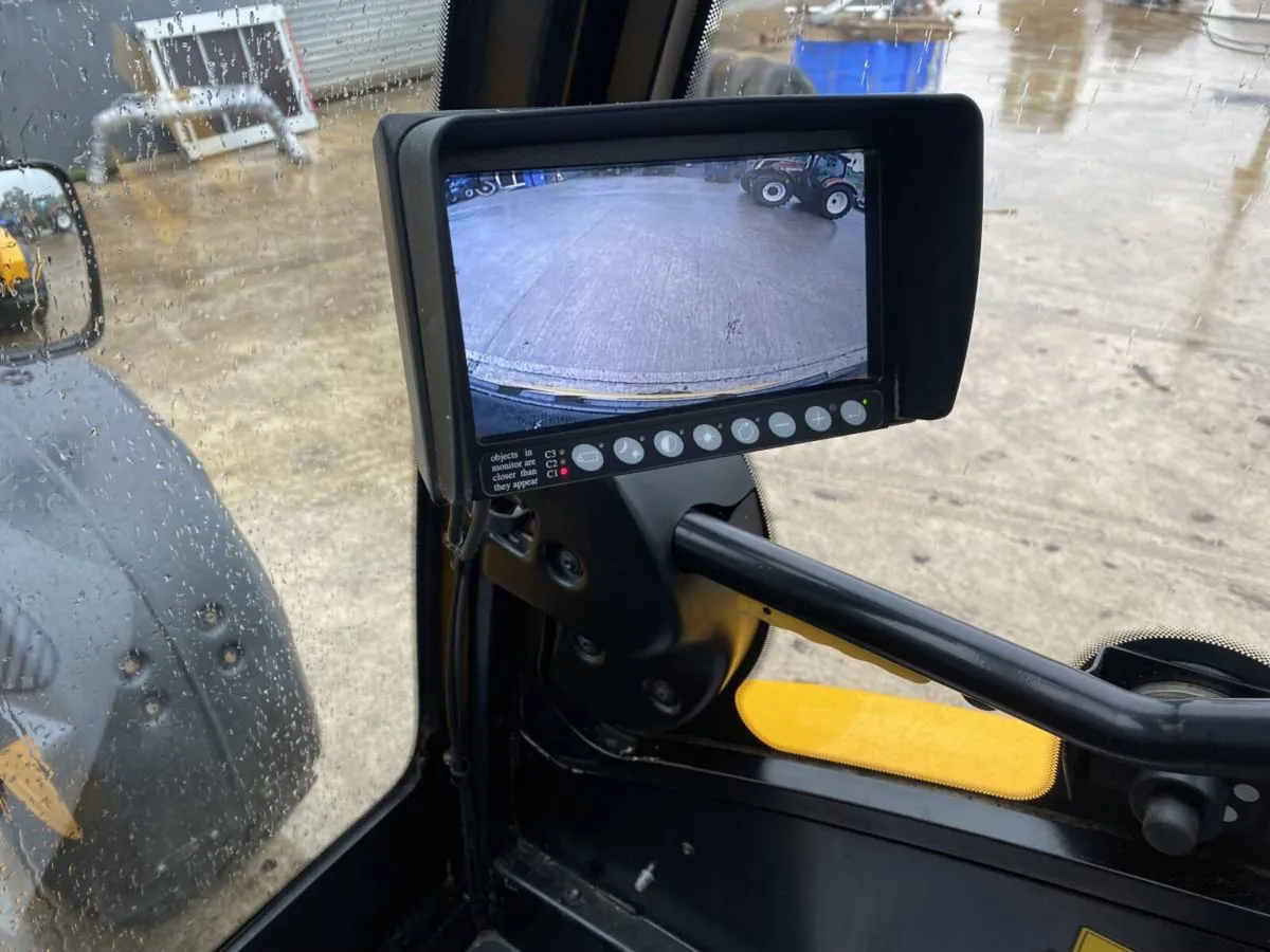 2023 JCB 320 S Telescopic Loader - Image 3