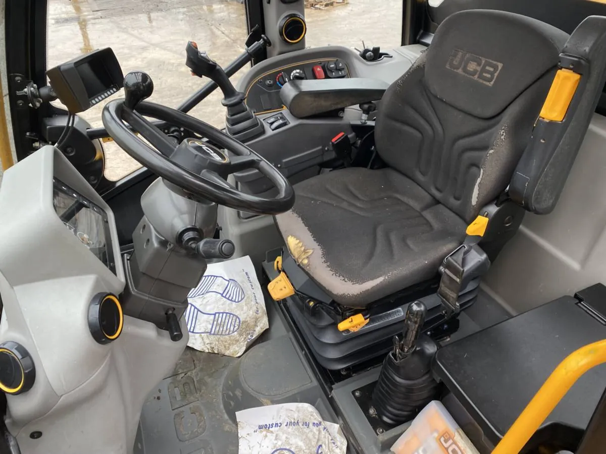 2023 JCB 320 S Telescopic Loader - Image 4
