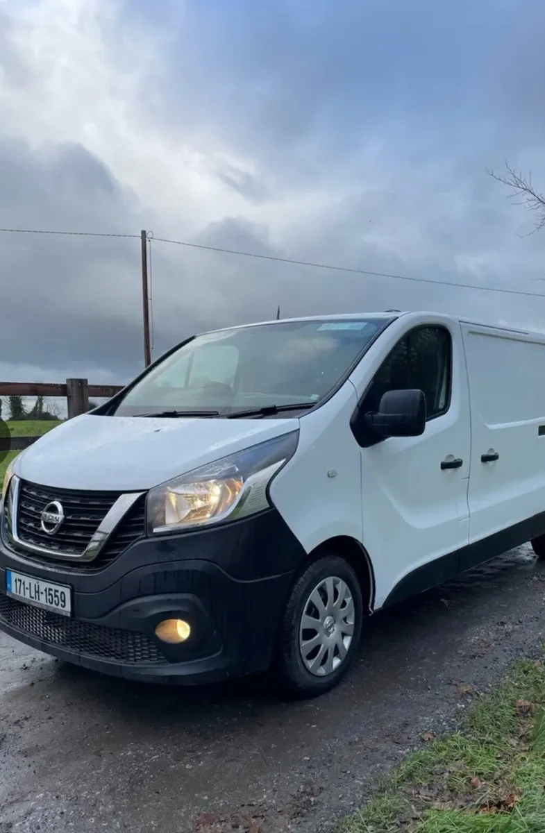 Nissan NV300 2017 Cvrt 5/2026 - Image 1