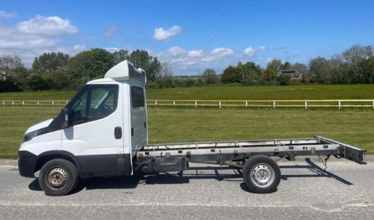 IVECO 2017 3.5 Tonne Chassis Cab - Image 2