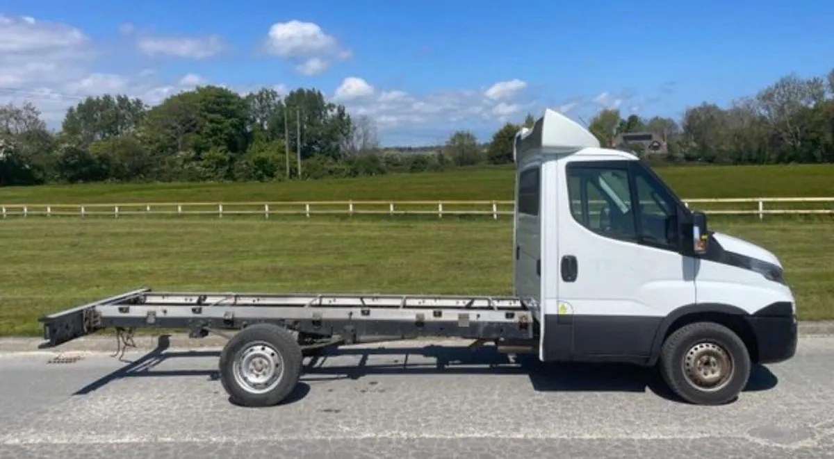 IVECO 2017 3.5 Tonne Chassis Cab - Image 3