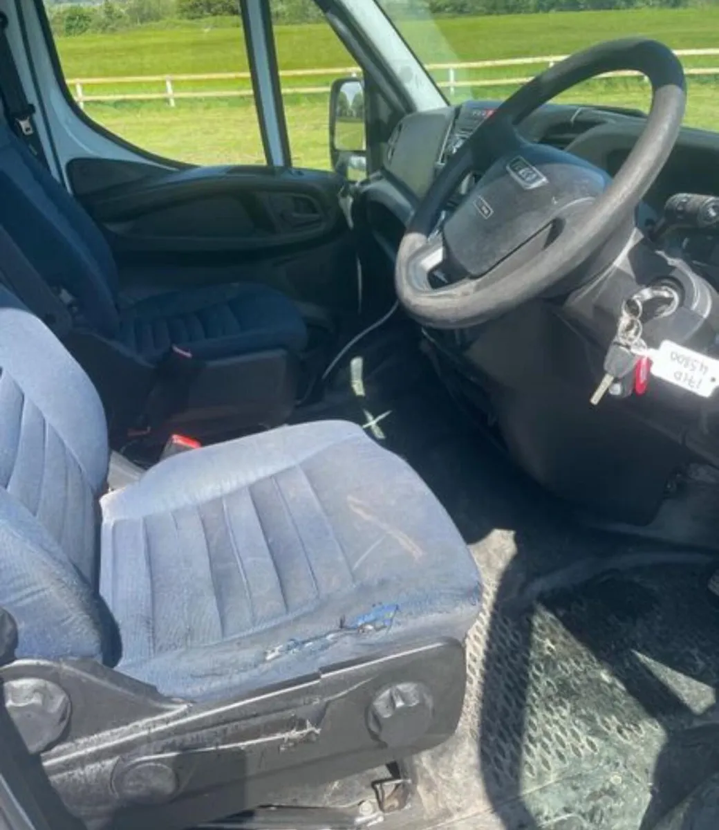 IVECO 2017 3.5 Tonne Chassis Cab - Image 4