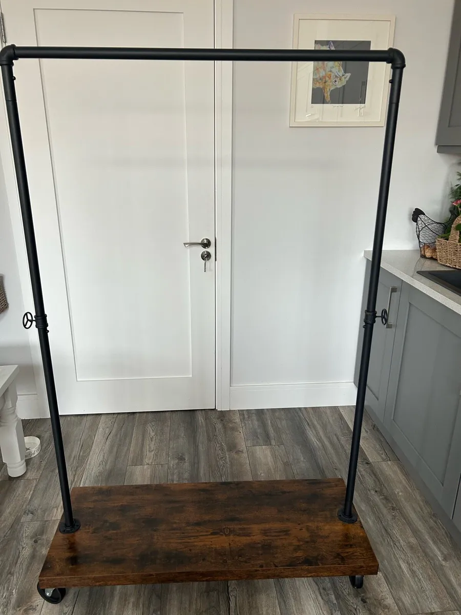 Clothes rail - Image 1