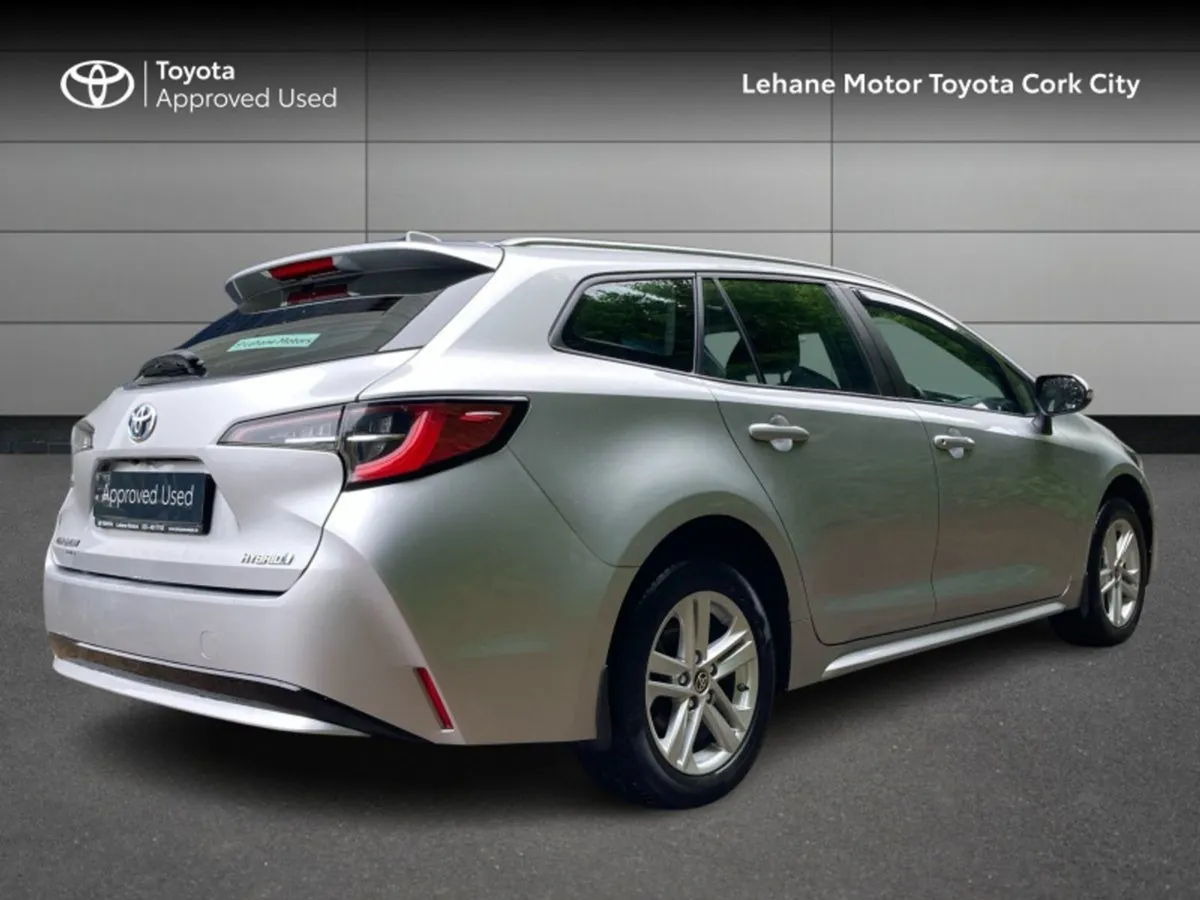 Toyota Corolla Luna TS 4DR Auto Hybrid - Image 2