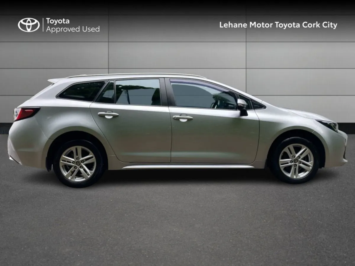 Toyota Corolla Luna TS 4DR Auto Hybrid - Image 3