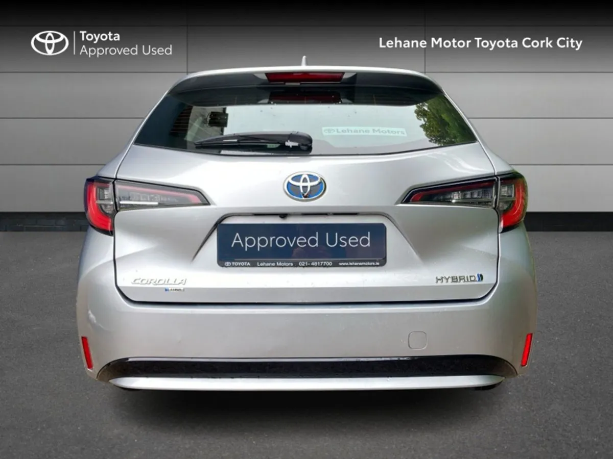 Toyota Corolla Luna TS 4DR Auto Hybrid - Image 4