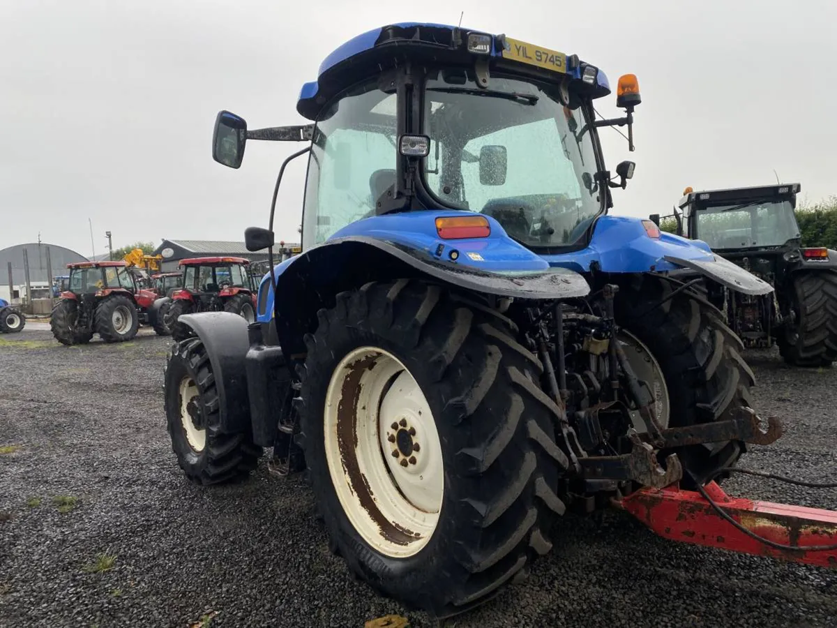 DUE IN - 2004 New Holland TS 135 A - Image 2